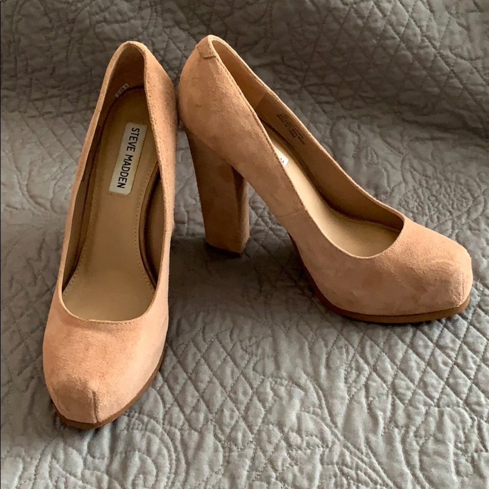 EUC- Steve Madden Sarrina Beige Suede Pumps